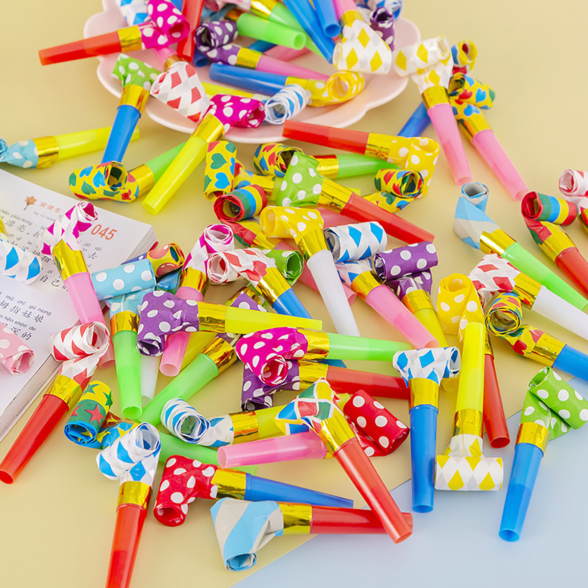 30PCS Colorful Whistles Toy Fu - Party Games Graduation recensione e prezzo